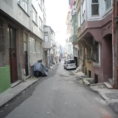 Private In Heart Of Taksim Square 1 *